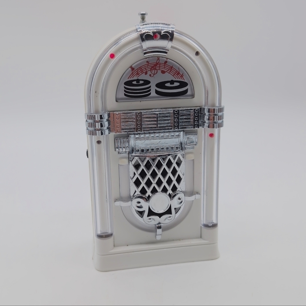 Vintage Panashiba AM FM Tombstone Radio Silver and White Jukebox